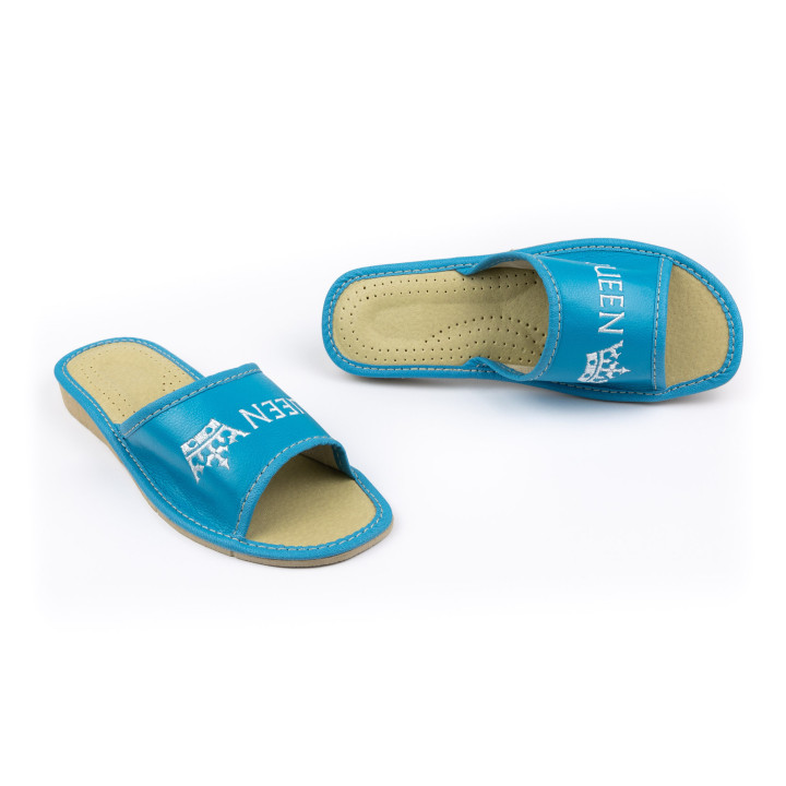 Pantofle domowe niebieskie damskie z napisem Queen, cichobiegi damskie