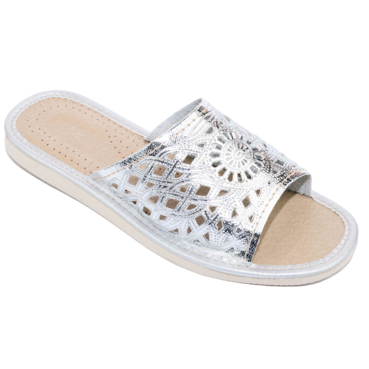 Srebrne pantofle damskie domowe "Rozeta", wygodne ciapy damskie domowe - numer 131