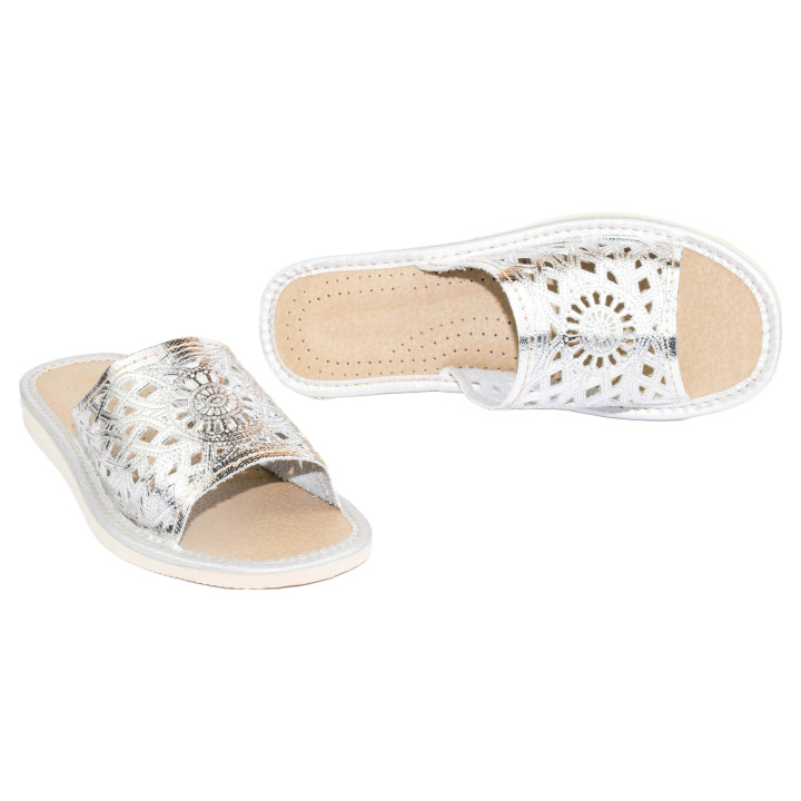 Srebrne pantofle damskie domowe "Rozeta", wygodne ciapy damskie domowe - numer 131