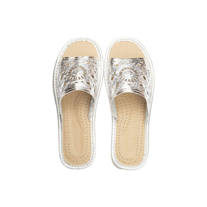 Srebrne pantofle damskie domowe "Rozeta", wygodne ciapy damskie domowe - numer 131