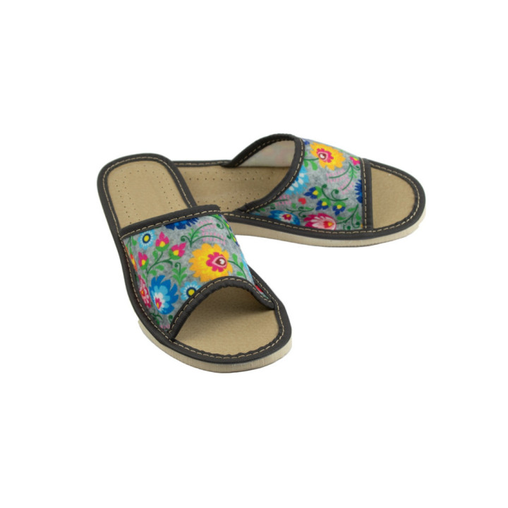 Odkryte kapcie domowe z wzorem łowickim, pantofle domowe damskie