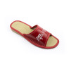 Czerwone laczki damskie z napisem "Queen", pantofle idealne na prezent