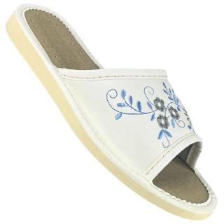 Białe pantofle damskie w kwiaty, wygodne kapcie damskie, papcie