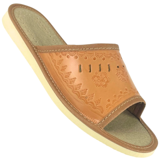 Odkryte kapcie damskie z regionalnym zdobieniem, wygodne pantofle damskie jasne