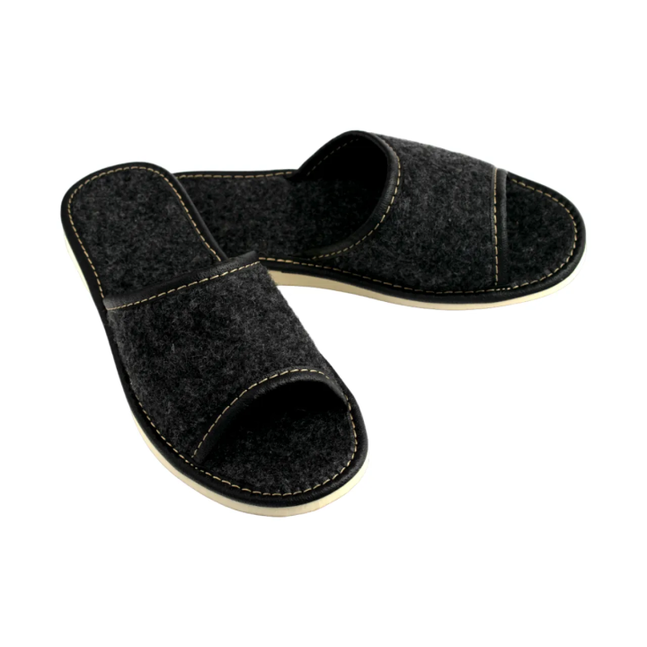 Damskie pantofle domowe z naturalnego filcu w kolorze czarnym