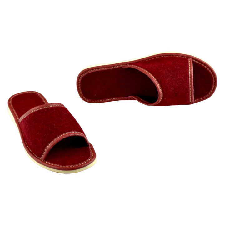 Bordowe pantofle damskie z naturalnego filcu, papcie damskie filcowe, laczki domowe