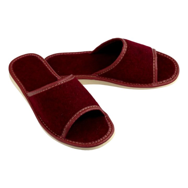 Bordowe pantofle damskie z naturalnego filcu, papcie damskie filcowe, laczki domowe