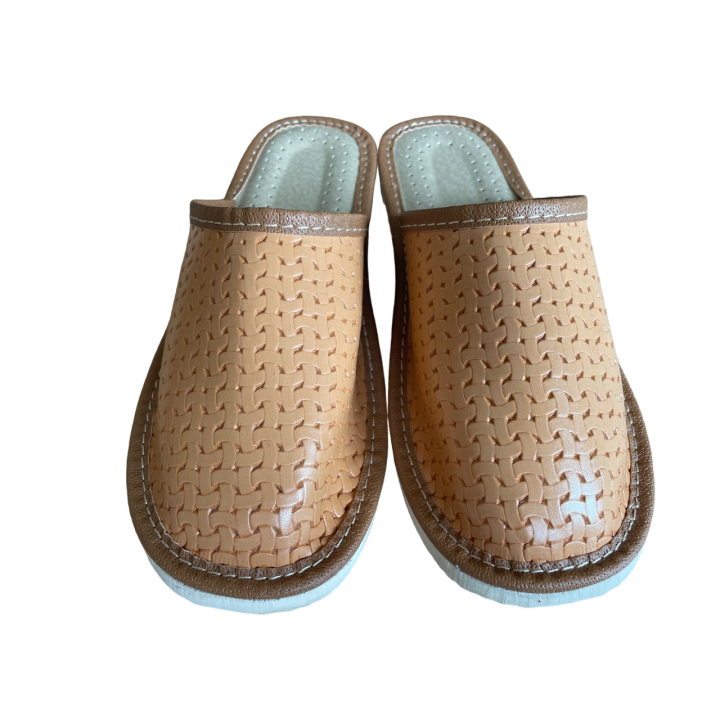 Wygodne i kryte łapcie domowe damskie, pantofle dla kobiet domowe