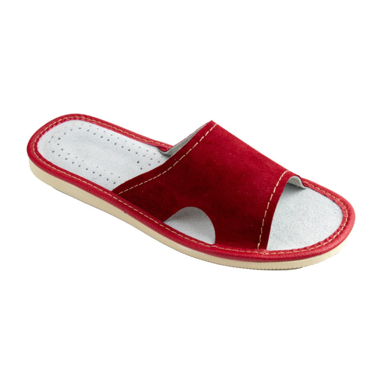Zamszowe, czerwone pantofle damskie, skórzane klapki po domu z wycięciami na kostki