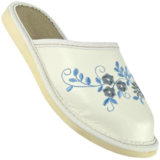 Kryte, białe kapcie damskie z motywami kwiatowymi, wygodne pantofle damskie - numer 270