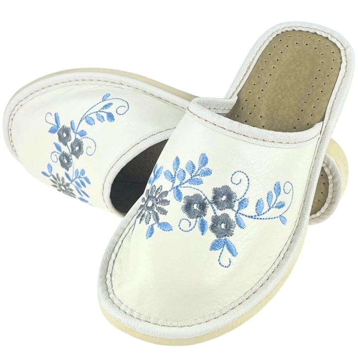 Kryte, białe kapcie damskie z motywami kwiatowymi, wygodne pantofle damskie