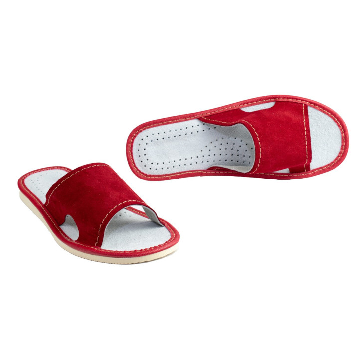 Zamszowe, czerwone pantofle damskie, skórzane klapki po domu z wycięciami na kostki