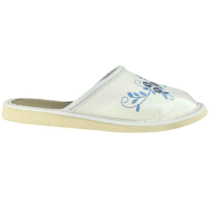 Kryte, białe kapcie damskie z motywami kwiatowymi, wygodne pantofle damskie