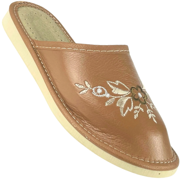 Kryte, brązowe kapcie damskie z motywami kwiatowymi, wygodne pantofle damskie