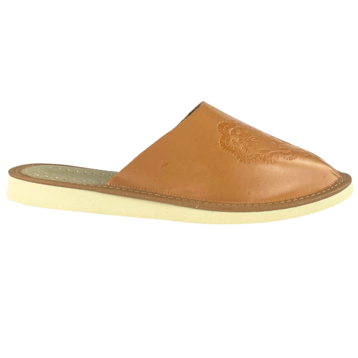 Kryte kapcie damskie w naturalnym kolorze brązowym