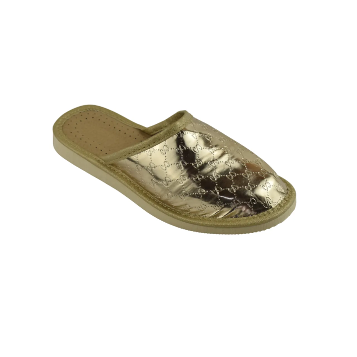 Kryte kapcie złote damskie z popularnym wzorem luksusu