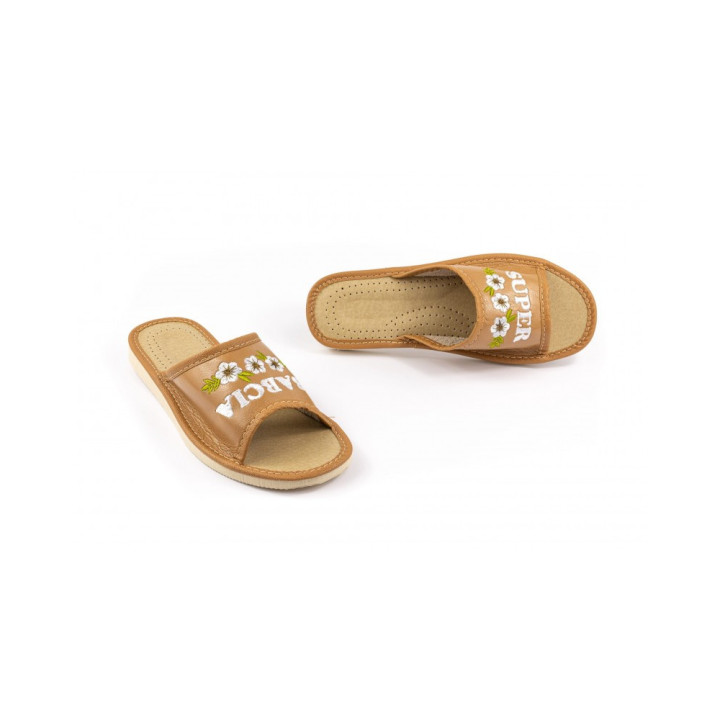 Kapcie idealne na Dzień Babci w kolorze brązowym, pantofle dla babci