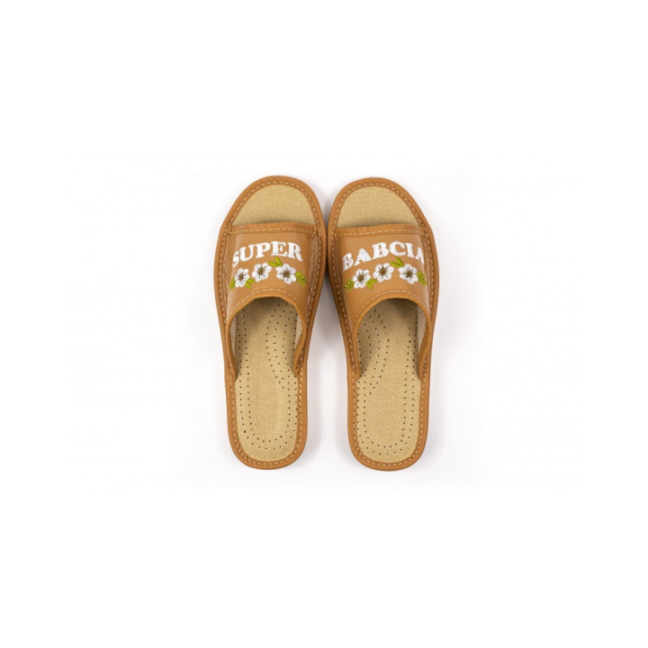 Kapcie idealne na Dzień Babci w kolorze brązowym, pantofle dla babci