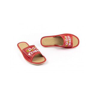 Kapcie idealne na Dzień Babci w kolorze czerwonym, pantofle dla babci