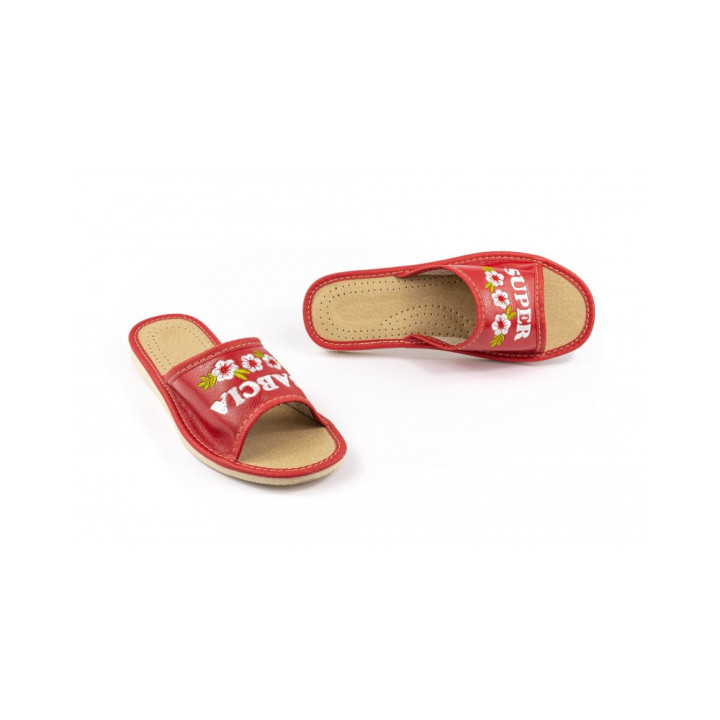 Kapcie idealne na Dzień Babci w kolorze czerwonym, pantofle dla babci