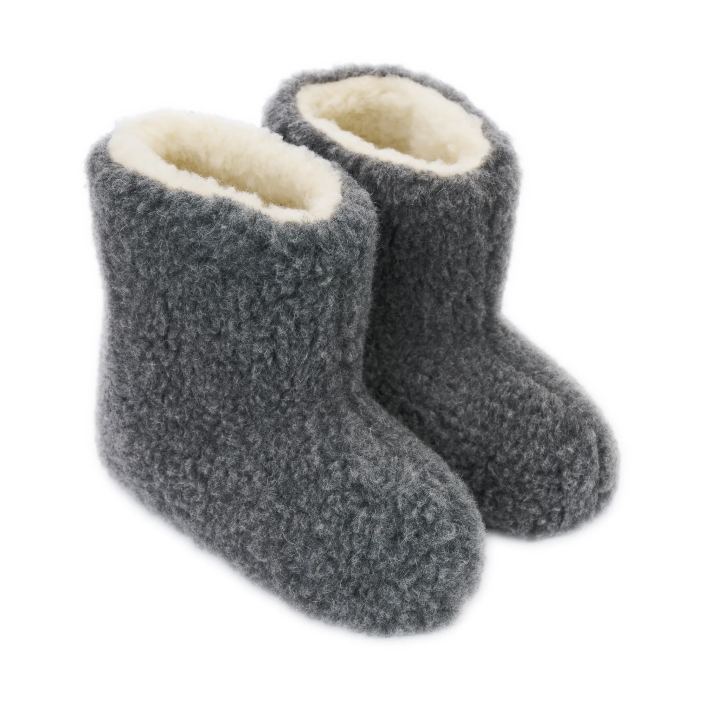 Ciemne bambosze domowe, kapcie wełniane góralskie puchate