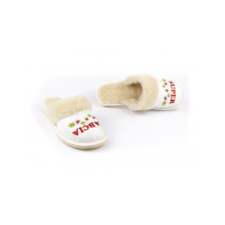 Kapcie dla babci z futerkiem, ocieplane kapcie "Super Babcia", białe