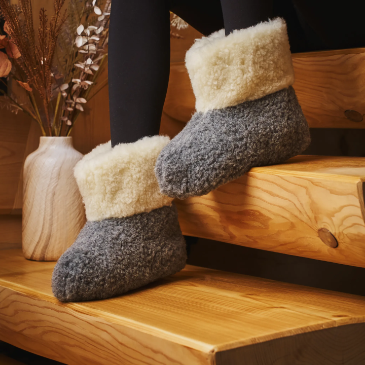 Biało-Grafitowe Bambosze wełniane góralskie, wełna 100% - CERTYFIKAT