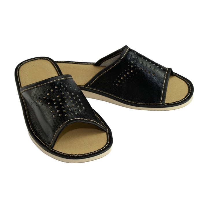 "Korona" - czarne pantofle męskie odkryte, profilowane laczki męskie