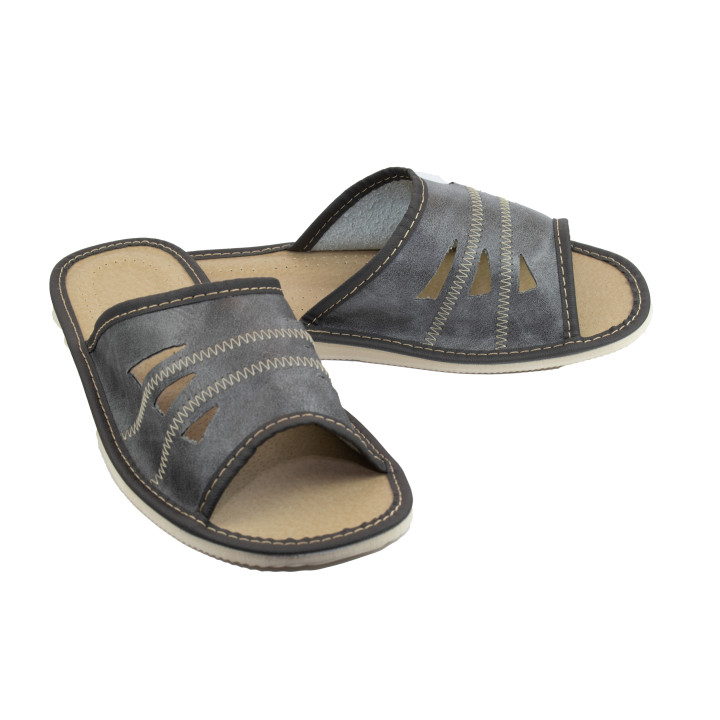 Szare, odkryte kapcie męskie, pantofle męskie domowe z trójkątami