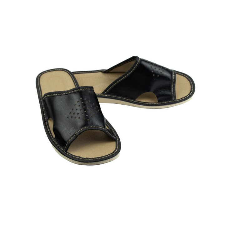 Czarne kapcie męskie z wycięciami po bokach, dobra cyrkulacja powietrza