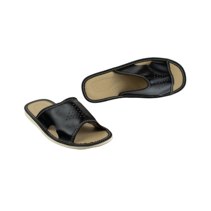 Czarne kapcie męskie z wycięciami po bokach, dobra cyrkulacja powietrza