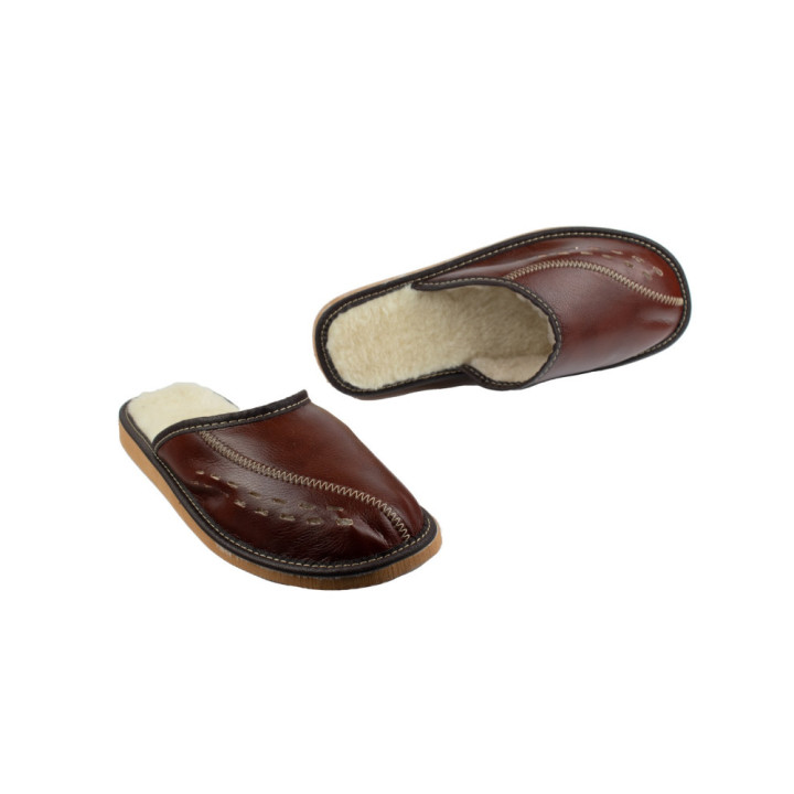 Kryte ciemno brązowe, ocieplane pantofle męskie, kapcie męskie z futerkiem
