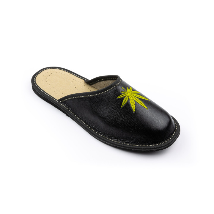 Śmieszne pantofle męskie, czarne kapcie "Zioło"